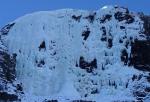 Hydnefossen, 160 mètres, du raide, voir pire selon affinités. 4 cordées sont visibles sur l image