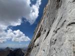 Marmolada, sortie Messner 1969, selon sources et photos à l appui, une écaille manque et c est bien plus dur maintenant, 6b/c expo, bravo mon leader!