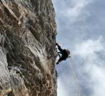 L5, "seulement" 6b ;-)), mais alors, quel voyage de près de 50m où il ne faut pas rater les rares points, et compléter si possible, on pige tout de suite où l on est.